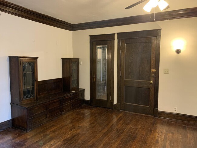 Building Photo - 912 E 41st St