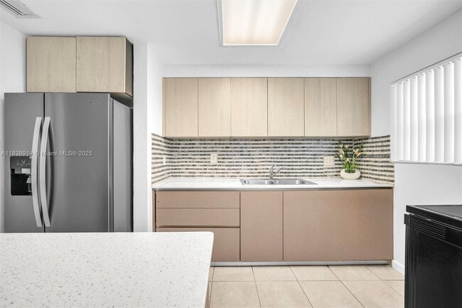 Foto del edificio - 1050 NE 156th St