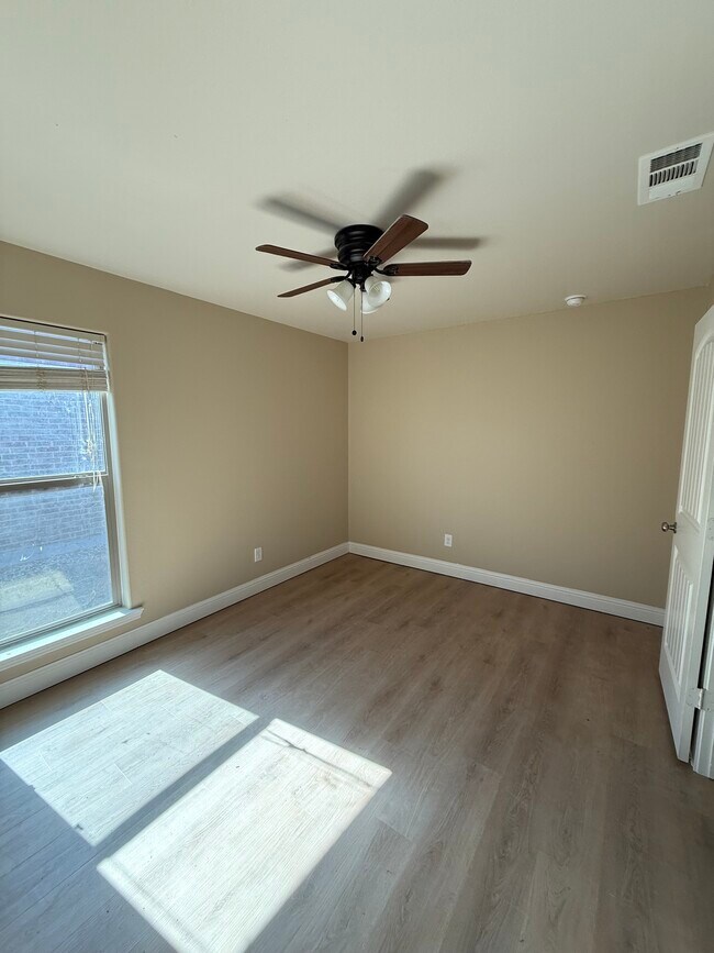 Foto del edificio - 10307 Valencia Ave