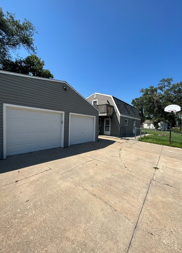 Primary Photo - 3401 10th Ave