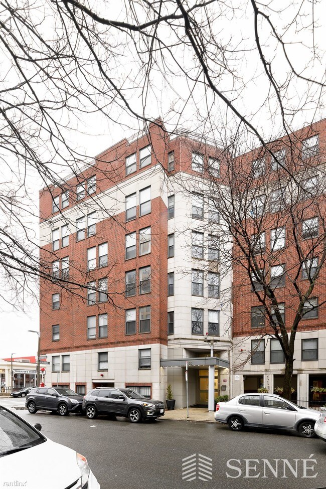 Building Photo - Studio, 1 bath  - 108 Peterborough St Apt 3