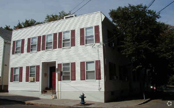 Primary Photo - 14 Leverett St