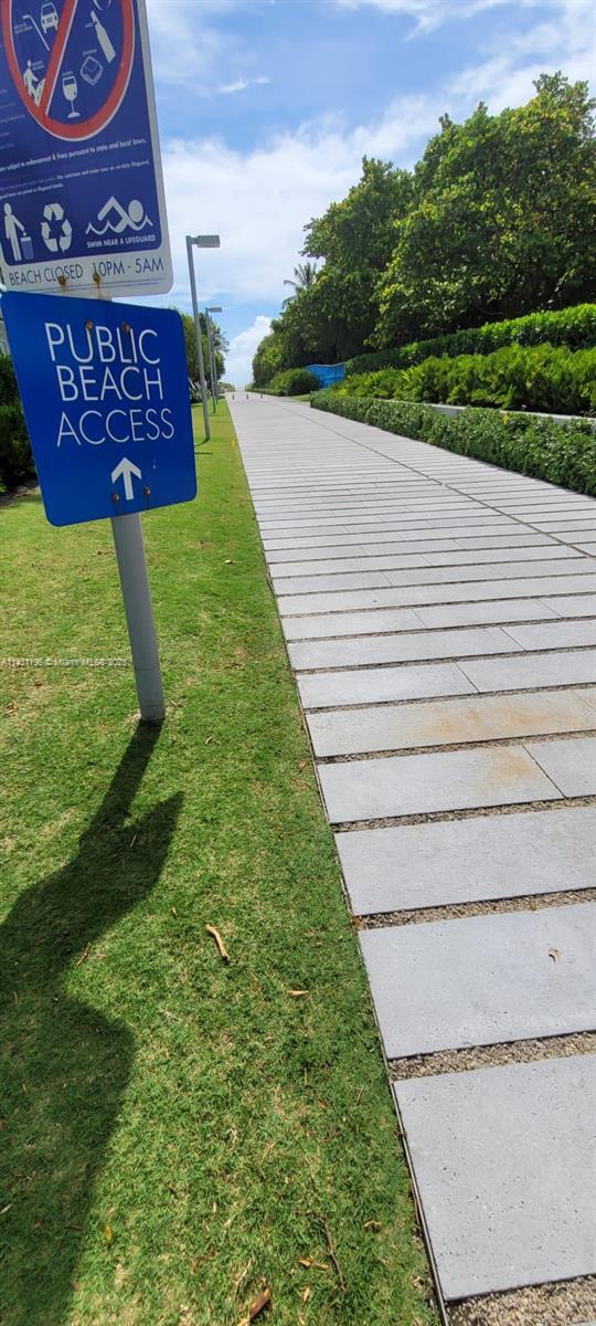 Foto del edificio - 8425 Harding Ave