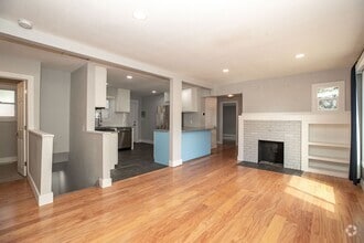 Building Photo - 637 W 10th St