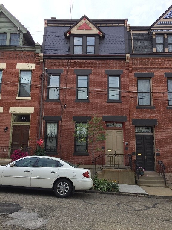 Front - 176 Home St