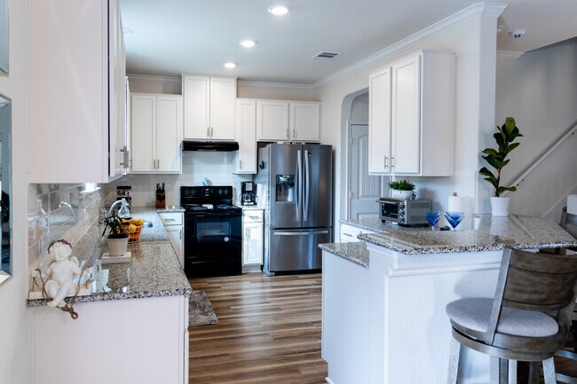 Building Photo - 9006 Golden Leaf Dr