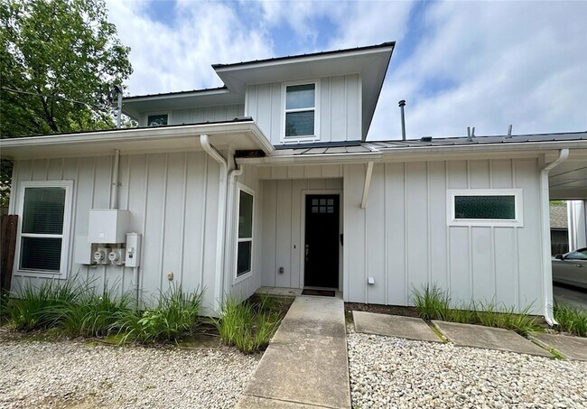 Foto del edificio - 4705 Rosedale Ave