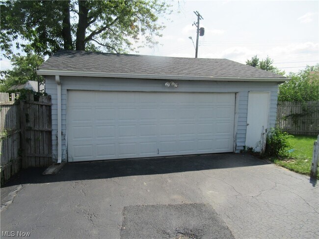 Building Photo - 4473 W 133rd St