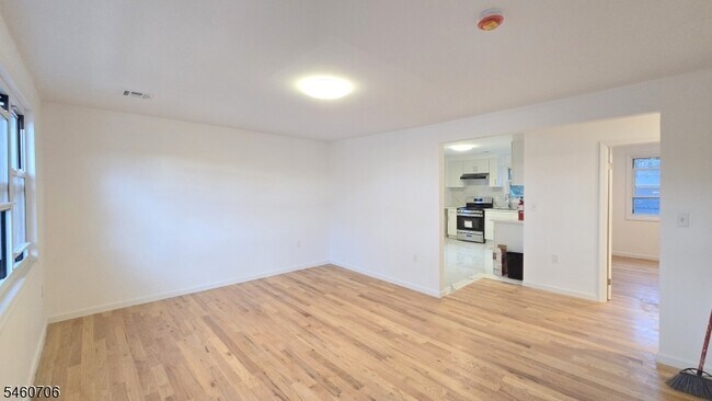 Foto del edificio - 76 Baldwin Pl