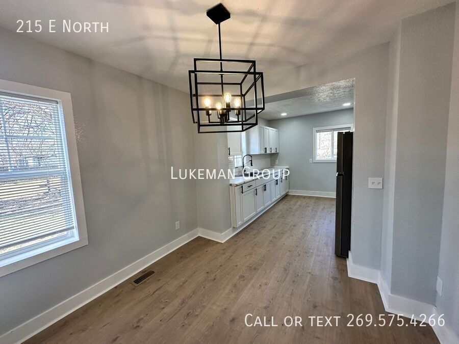 Foto principal - 215 E North St