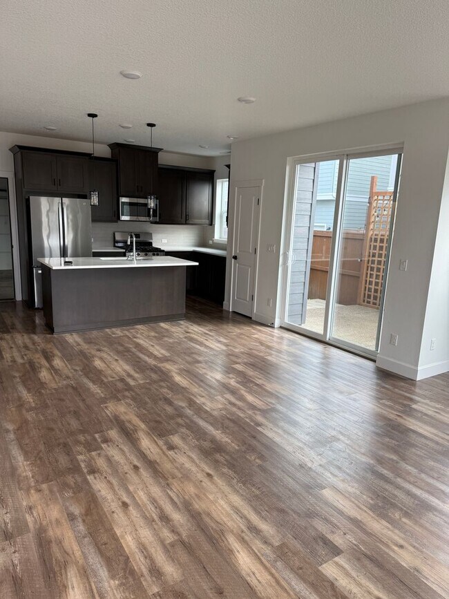 Foto del edificio - Hillsboro Townhouse/Condo