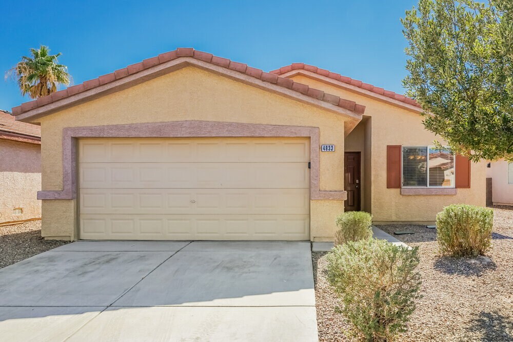 Foto principal - 4833 River Splash Ave
