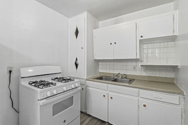 Building Photo - Cozy 1 Bedroom close to Fort Bliss