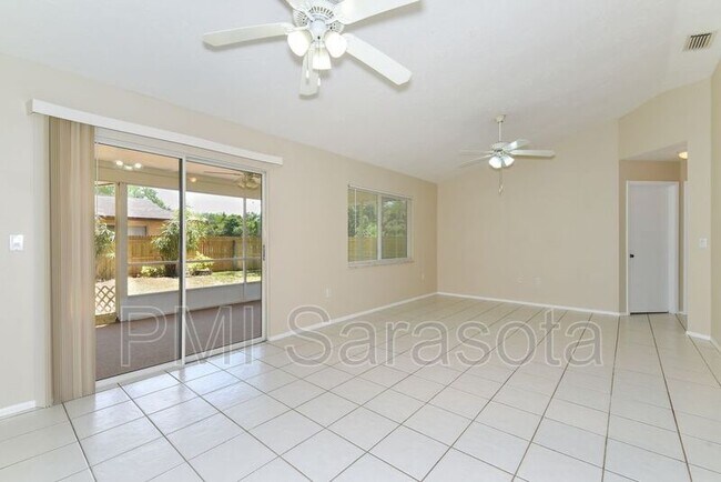 Foto del edificio - 621 Live Oak St