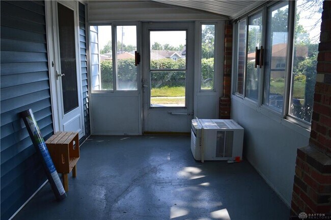 Foto del edificio - 2752 Springmont Ave