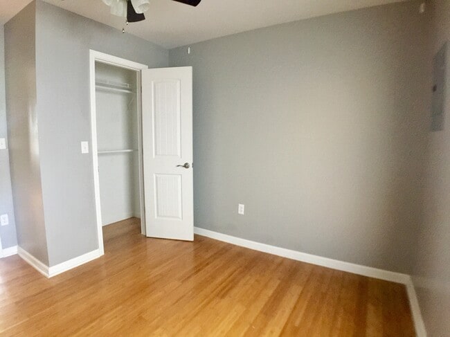 Building Photo - 413 S Hill Ave
