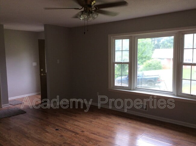 Foto del edificio - 1417 Pennel Dr