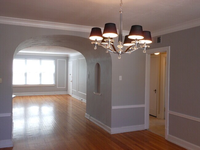 Foto del edificio - 7537 Parkdale Ave