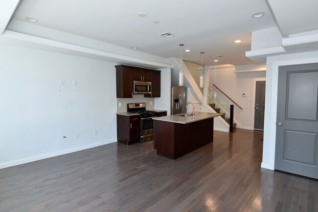 Building Photo - 1336 N 7th St