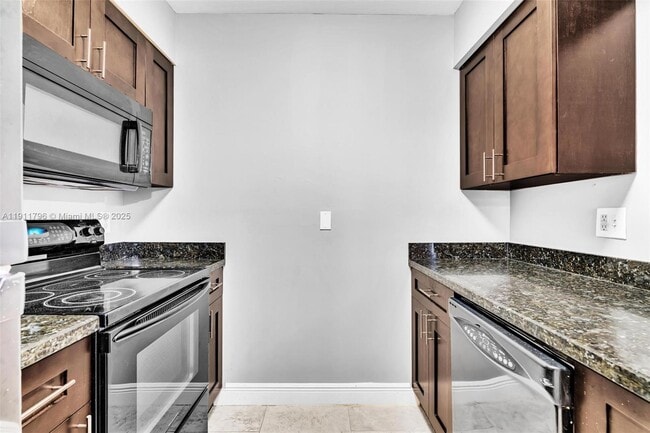 Foto del edificio - 2820 N Oakland Forest Dr