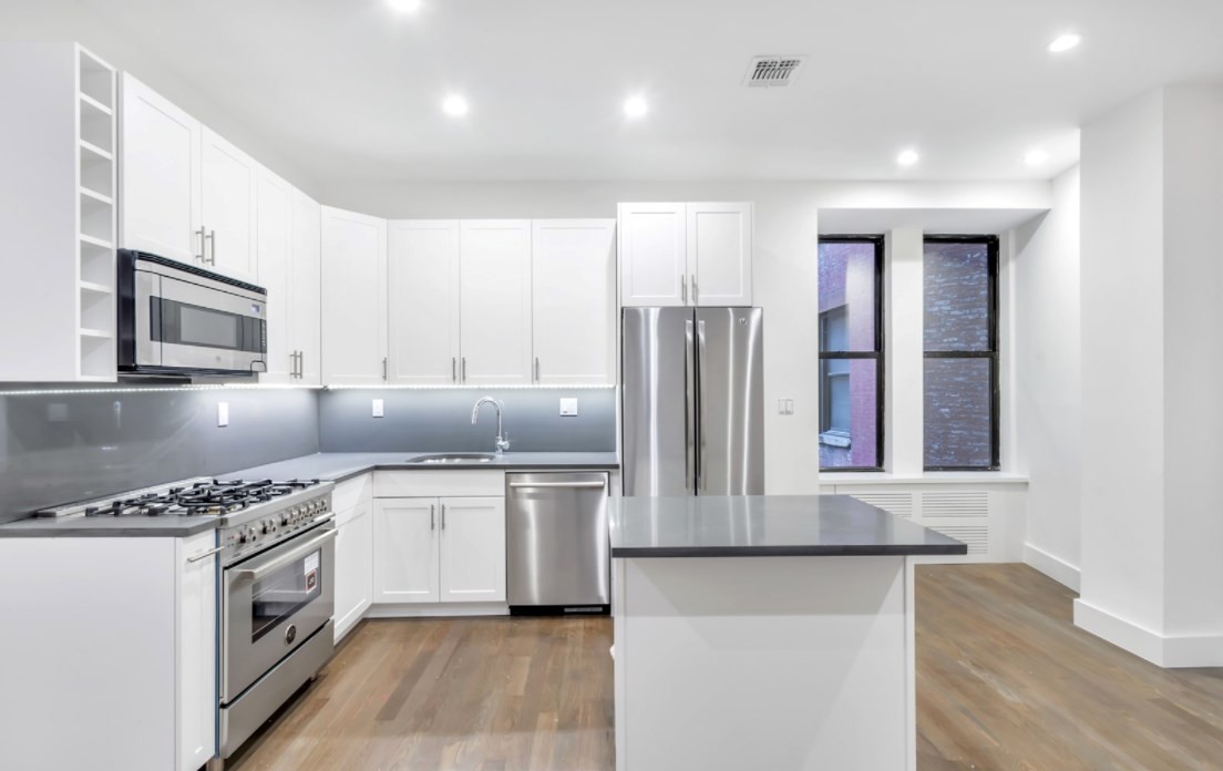Primary Photo - 120 Madison Ave