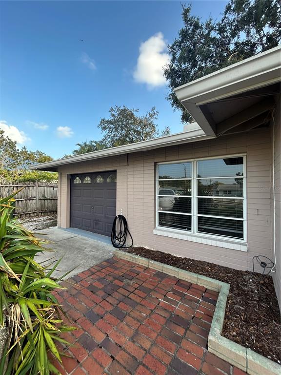 Building Photo - 2222 Bougainvillea St