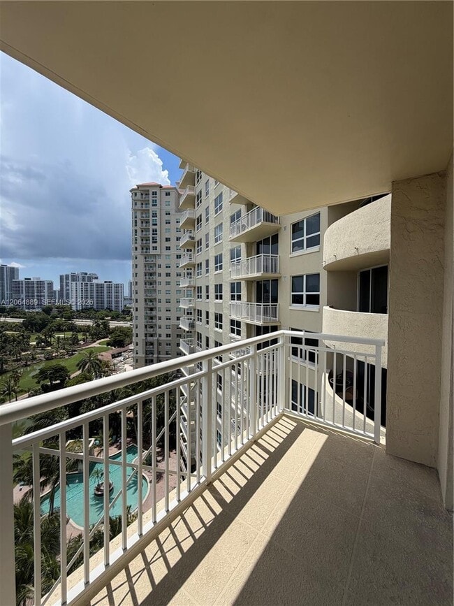 Building Photo - 19501 W Country Club Dr