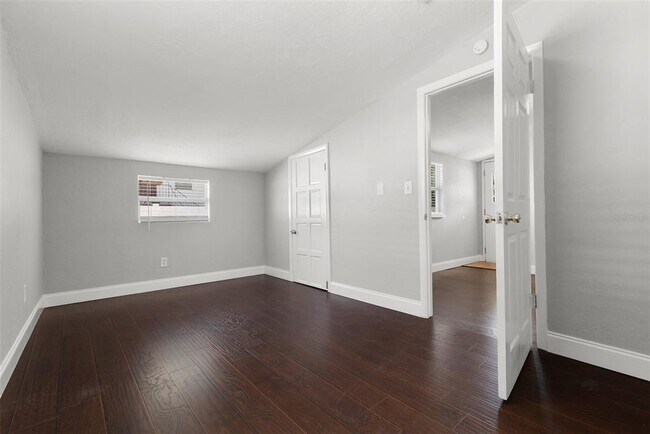 Building Photo - 1670 29th Ave N