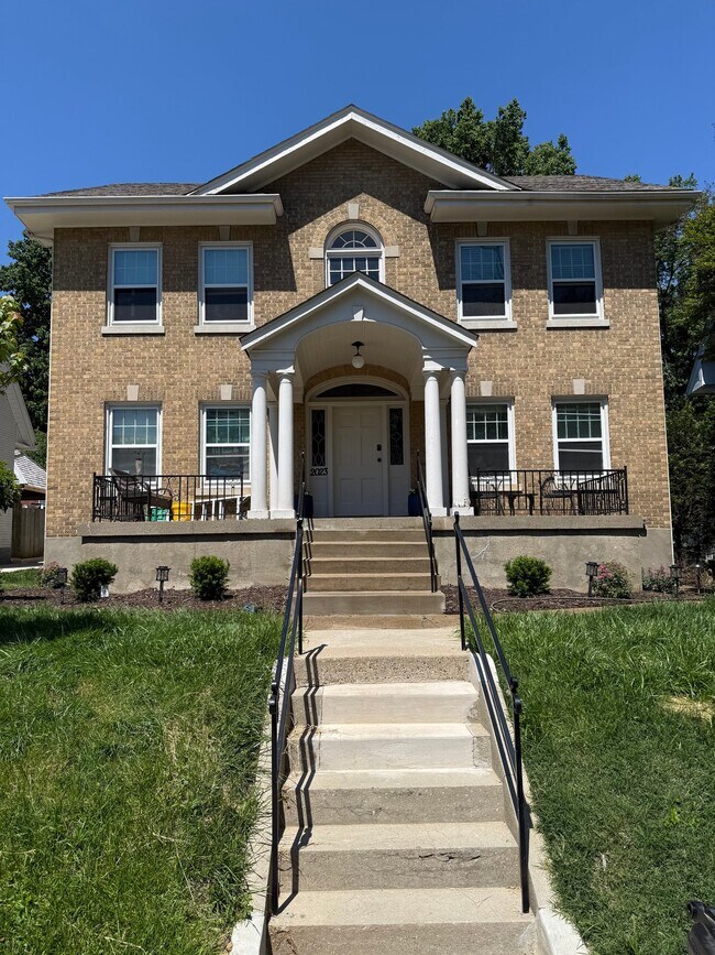 Building Photo - 2023 Grasmere Dr