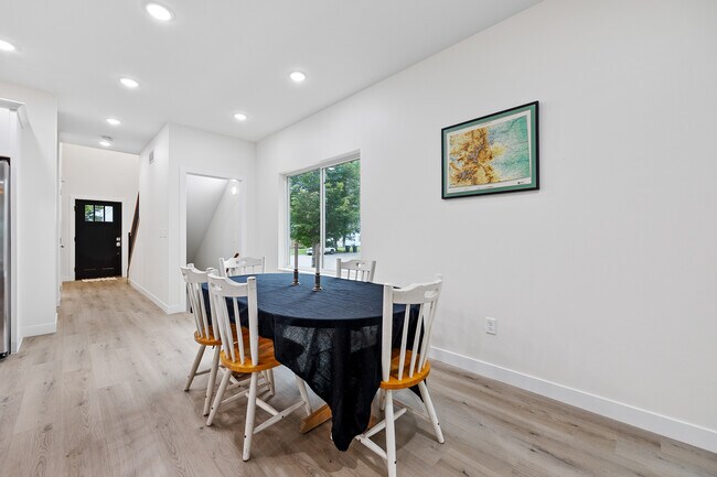 Foto del edificio - 935 E Bloomington St