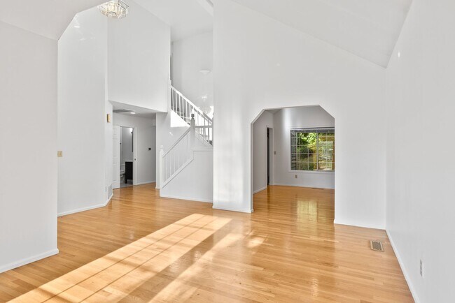 Foto del edificio - Beautiful 3-bedroom, 3-bath home on corner lot!