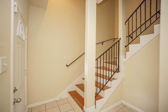 Building Photo - 4411 Koehler St