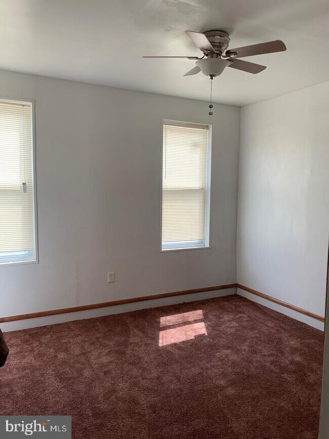 Building Photo - 3012 N Sydenham St