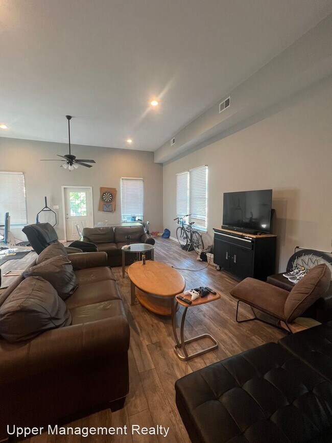 Foto del edificio - 4 br, 2.5 bath Apartment - 7414 Burthe Str...