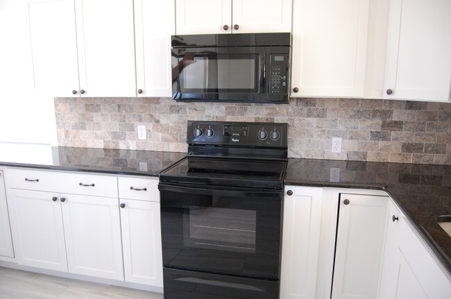 Building Photo - 122 SW 49th St