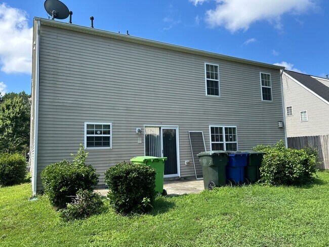 Foto del edificio - Spacious 3 Bed | 2.5 Bath House in Raleigh