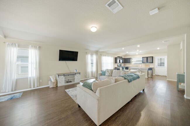 Foto del edificio - 4 Bedroom/2 Bath Escondido North Subdivision