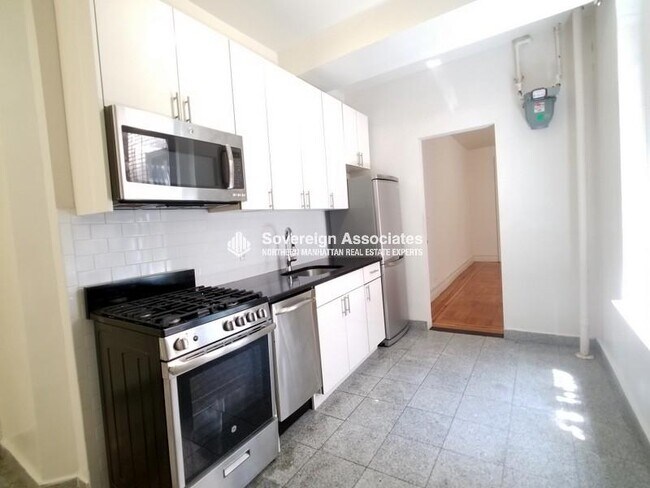 Building Photo - 652 W 163rd St