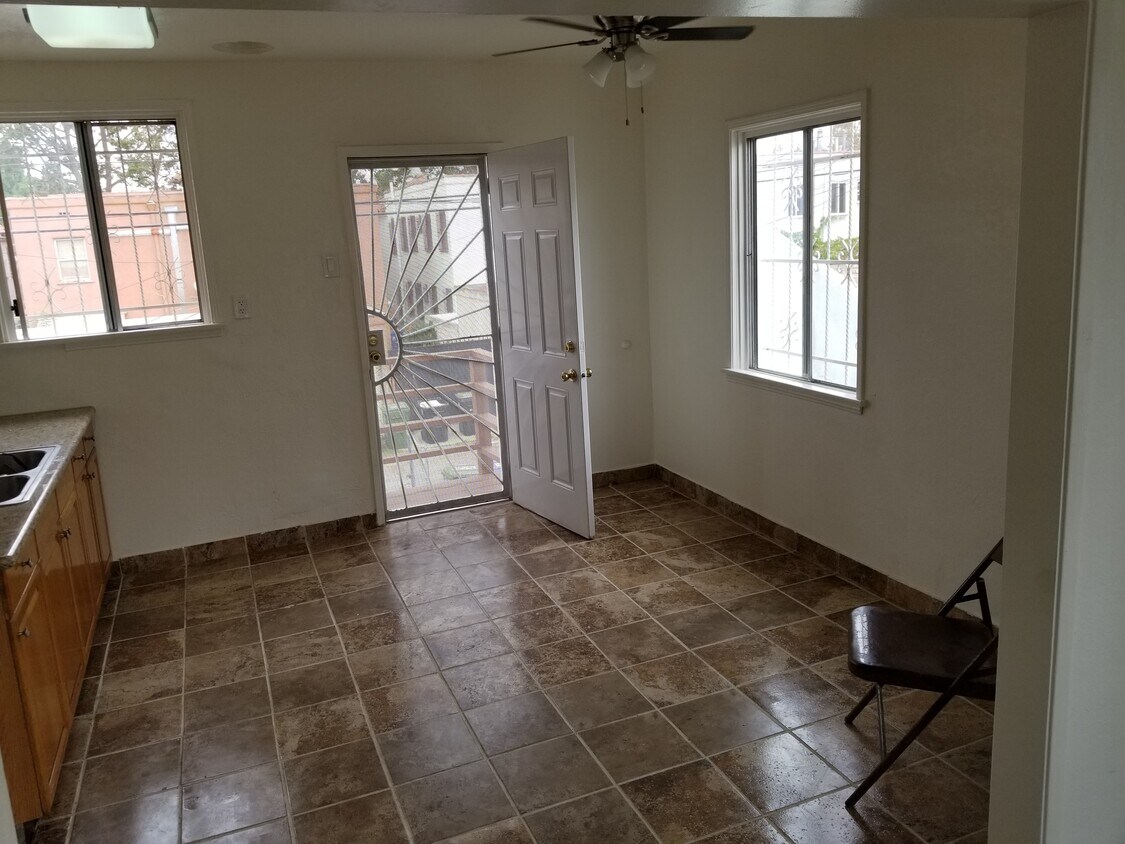 Kitchen - 3107 W Vernon Ave