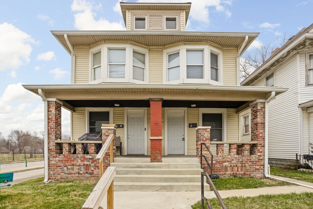 Primary Photo - 273 E Parkview Ave