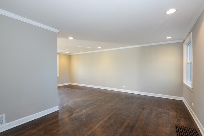 Building Photo - 425 Dodge Ave