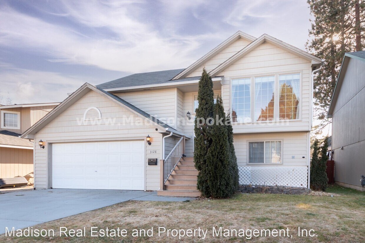 Primary Photo - 3 br, 2 bath House - 3128 E 33rd Ave