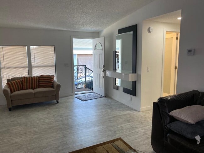 Foto del edificio - 12761 SW 14th St