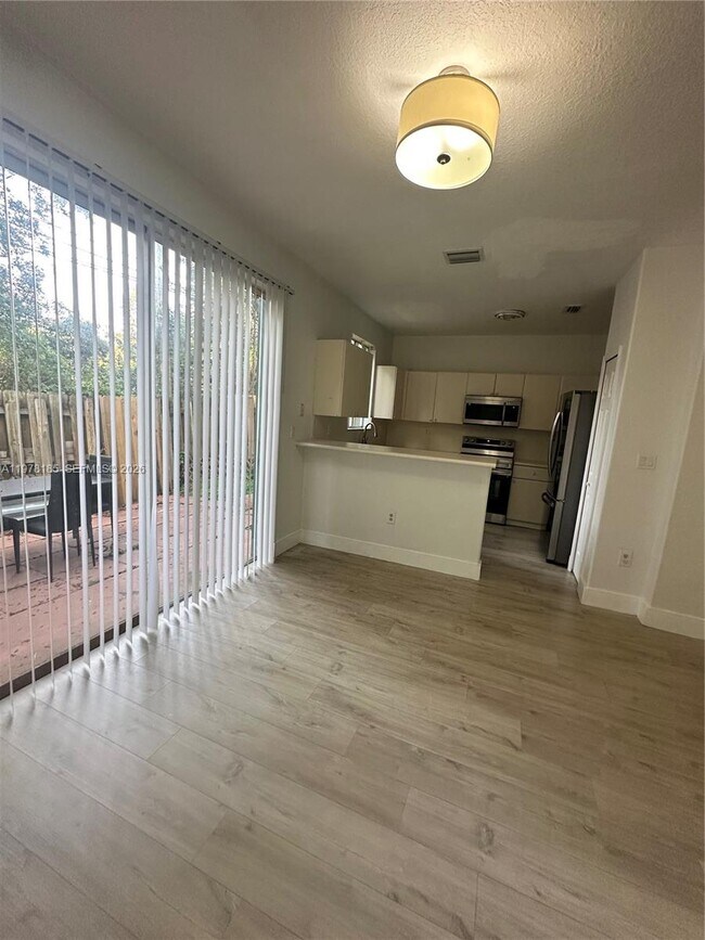 Foto del edificio - 1481 SE 24th Ct