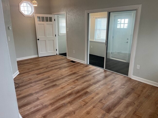 Building Photo - 11 2nd St