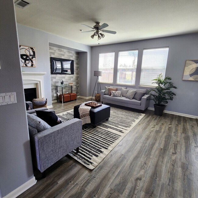 Foto del edificio - 4 bed 2.5 bath Single Family Home