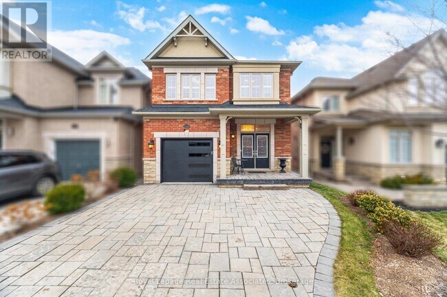 Building Photo - 2347 Quetico Cres