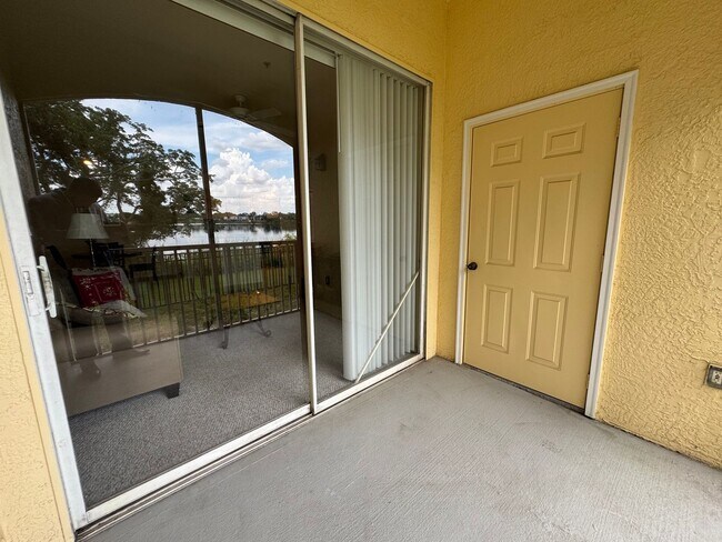 Foto del edificio - Fully Furnished 2-Bed, 2-Bath Condo with W...