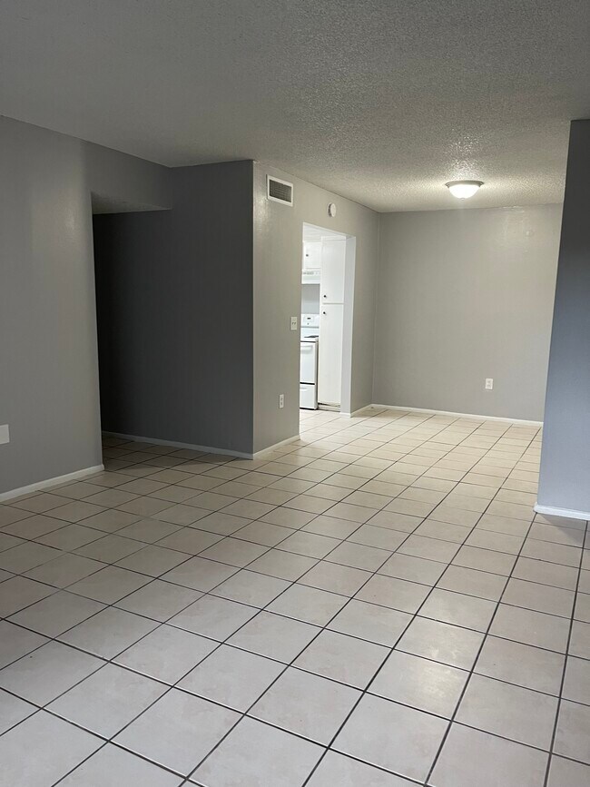 Foto del edificio - 904 Lake Destiny Rd