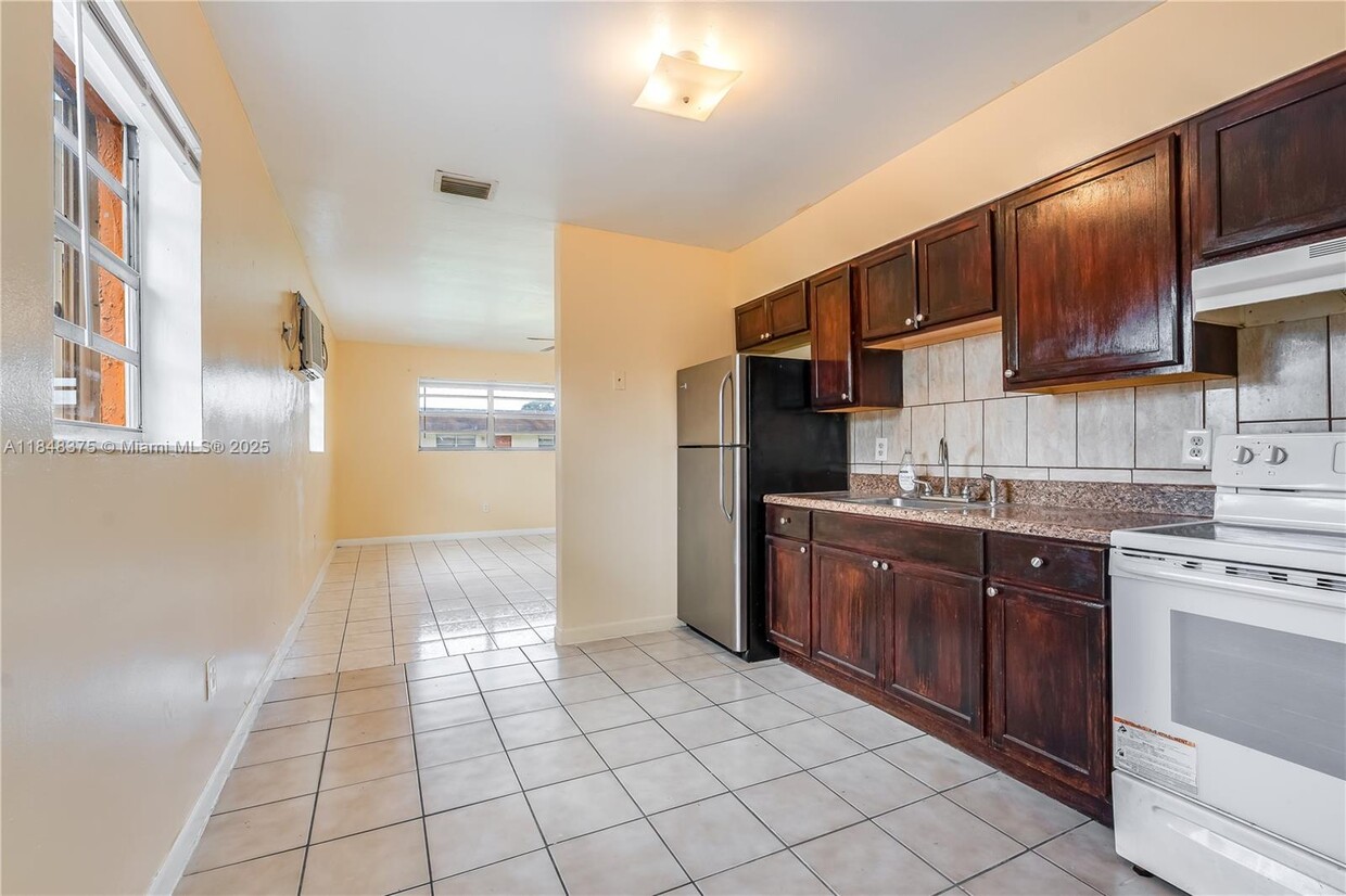 Foto principal - 5926 SW 27th St